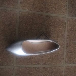 Silver shoes for wedding but don’t fit.....